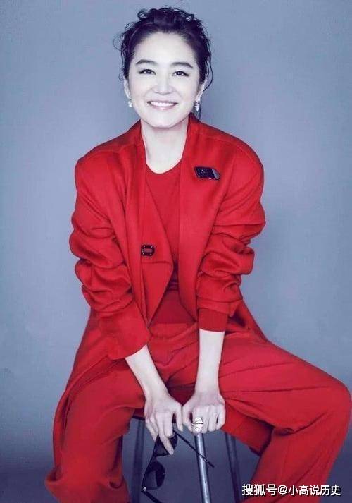 65岁林青霞近照曝光,皮肤松弛尽显老态,却无惧自然老去直面镜头