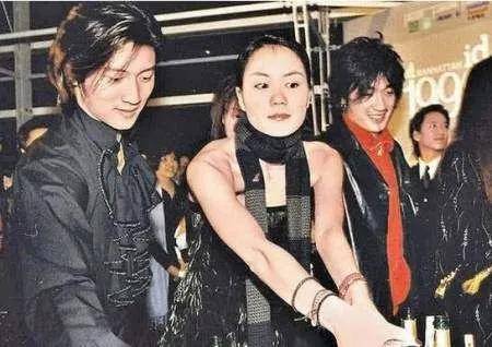 王菲公开逼婚上热搜,51岁的她终于找到幸福?