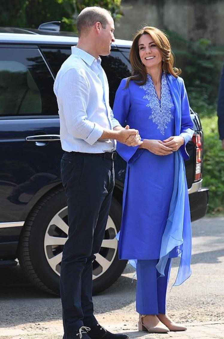 全身蓝色衣服 1fb820050aec4ba7ad0b2acbb2d482de.jpeg