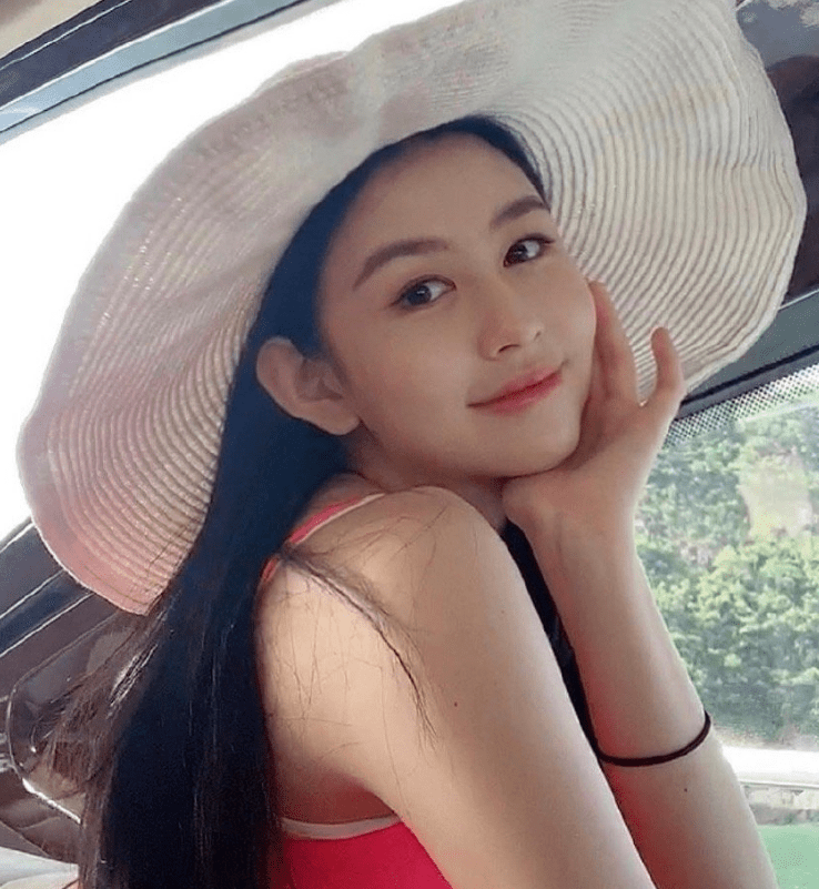 沈月更|“最美星二代”晒照！邱淑贞女儿清凉打扮露面，气质颜值都不输妈