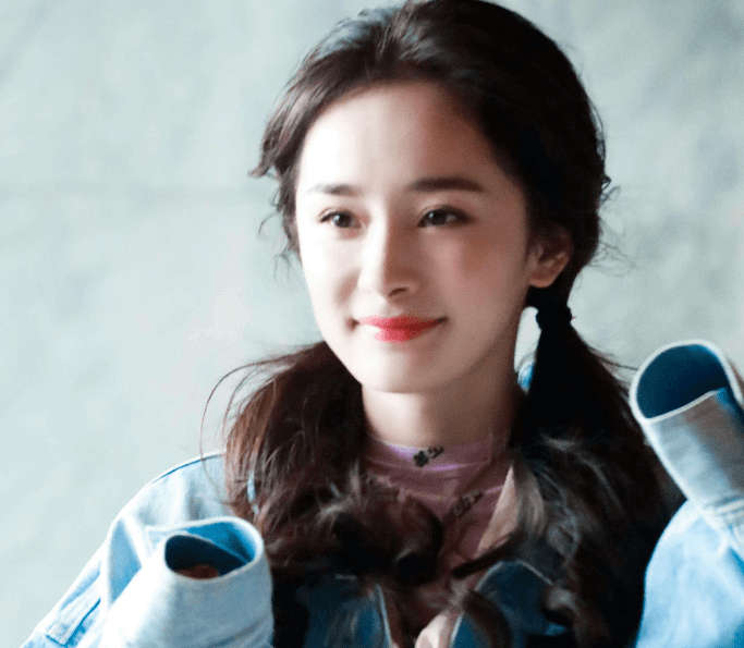 显得|曾胖成男友两倍宽的蒋欣，怎么突然瘦成这样了…