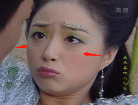 显得|曾胖成男友两倍宽的蒋欣，怎么突然瘦成这样了…