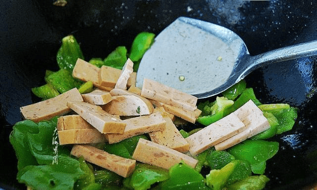 怎么炒青椒才入味 5bbc3724509944569f2fc03972e8421d.png