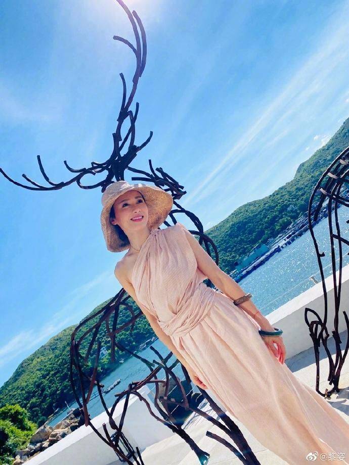 女神|黎姿是女神，但也不是永远年轻，到了一定年纪也会有皱纹要衰老！