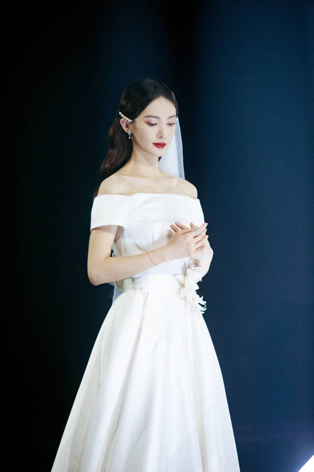 造型|原创婚纱造型出众，悬空一字马惊艳，她不出道难以收场