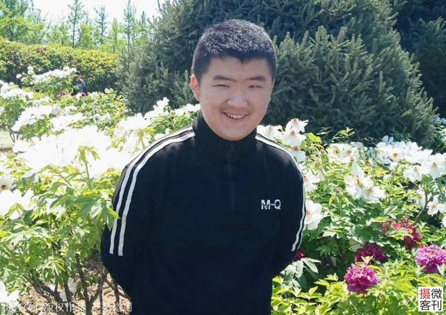 洋洋|“星妈”坚持10年后崩溃大哭：我不敢看他自闭症男孩突患重症住进ICU
