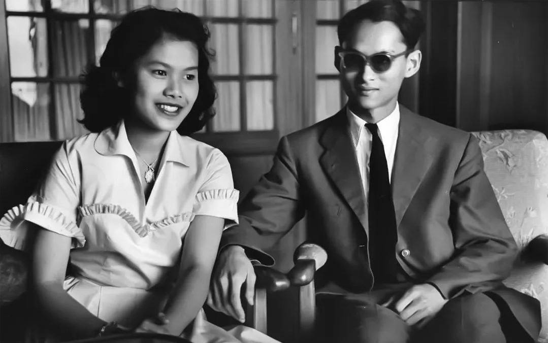 普密蓬·阿杜德|泰国诗丽吉王太后真的美吗？看了照片后感叹她简直惊艳了时光
