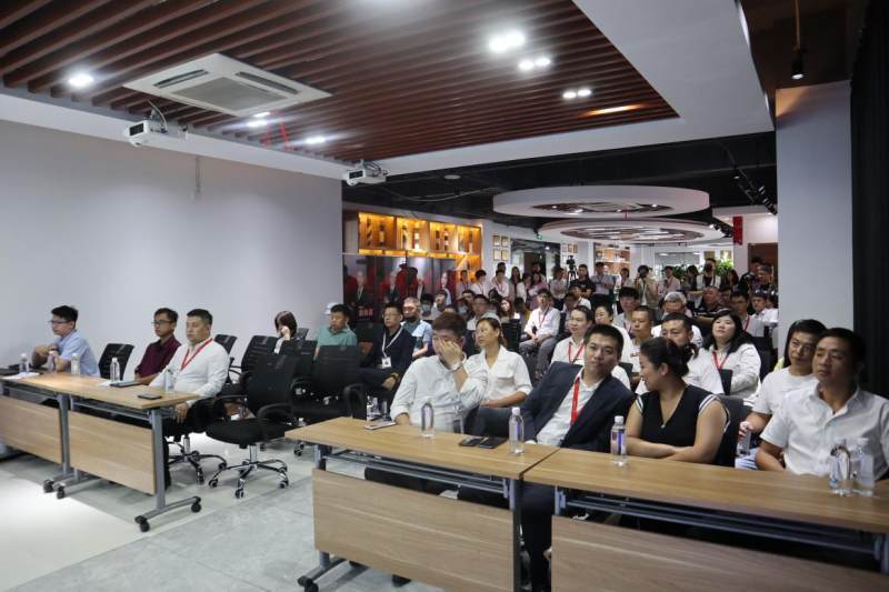 何线|门店爆满，外卖爆单，看半城外牛杂火锅如何线上线下两开花的？