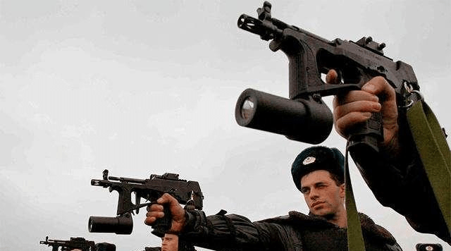 性能超过名枪p90的pp2000冲锋枪 在俄罗斯军警界轰动一时的原因