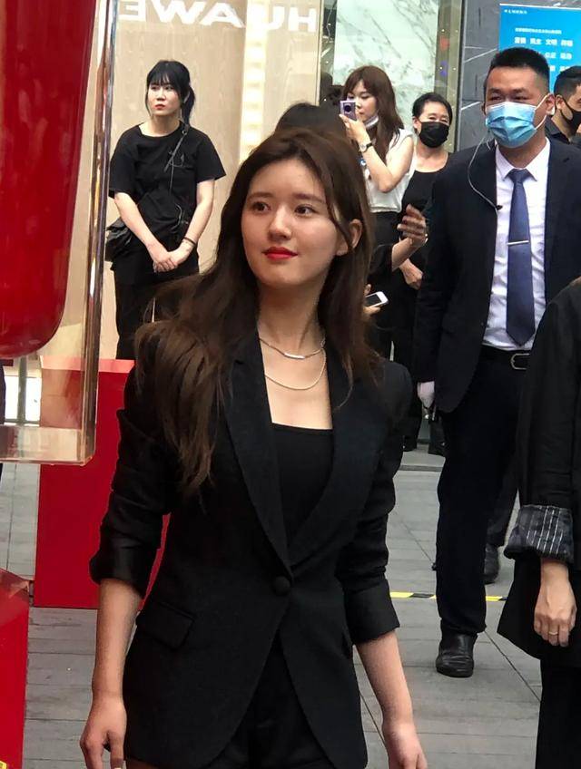 姐姐|赵露思生图脸大腰粗，与精修图判若两人，显胖的她很吃亏