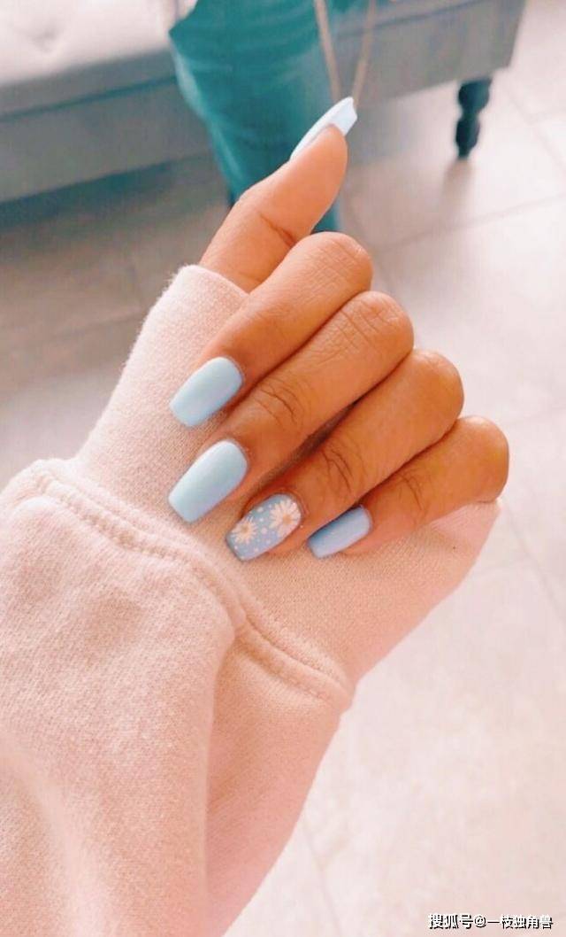款式|收藏贴丨9款初秋温柔系美甲，让你的双手显白又高级!