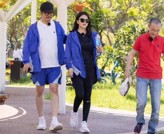 心肝宝贝|原创李湘晒女儿喝酸奶，喊心肝宝贝心情好，王诗龄尖下巴、大长腿抢镜