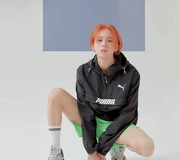 线条|“小野马”金泫雅在线性感，超短热裤上身，大长腿无处安放