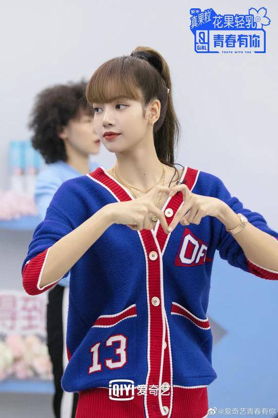 杨幂|靠一根发圈就变得又潮又粉嫩 杨幂也太会了吧