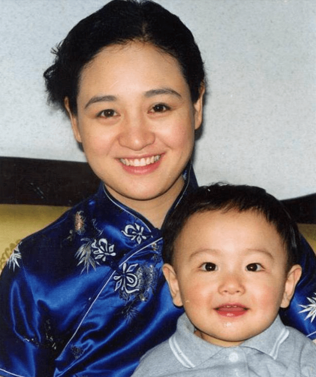 五朵金花|原创人生不易！跟巩俐并称“五朵金花”，爆红过也曾穷到靠一毛钱度日