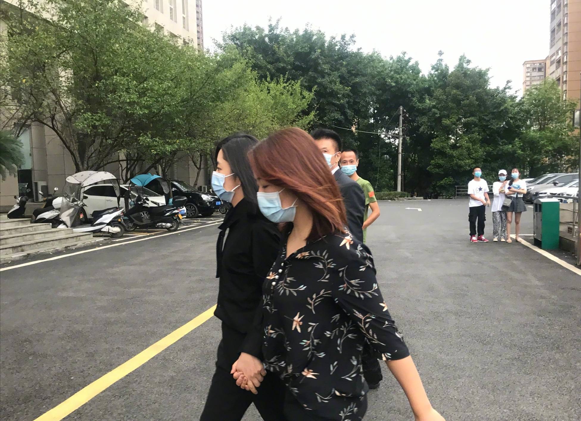 个人口罩案_戴口罩的卡通图片(2)