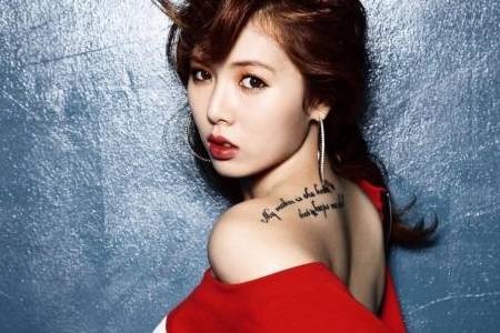 线条|“小野马”金泫雅在线性感，超短热裤上身，大长腿无处安放