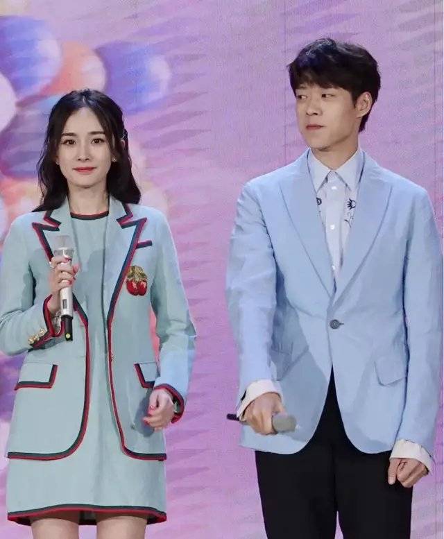 杨幂,魏大勋穿一身学生校服,真像初恋时候的样子
