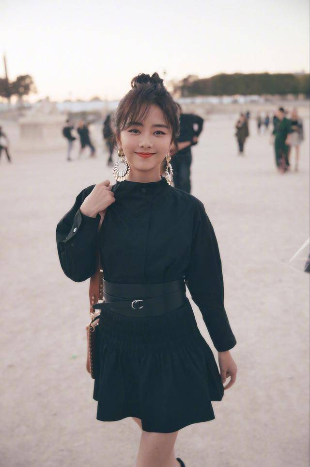 妈妈|原创妈妈被撞案开庭审理，谭松韵一身黑色素衣现身，情绪稳定