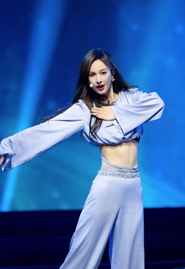 哥哥|原创吴昕主持《哥哥》太敷衍被吐槽，刚靠《姐姐》赚的好感又败光了？