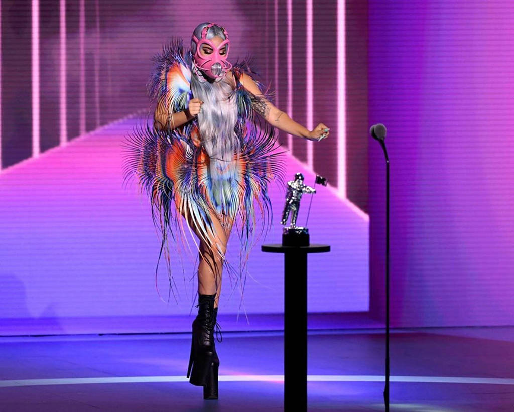Lady|Lady Gaga横扫VMA五项大奖成最大赢家，嘎嘎小姐惊艳上演变装秀