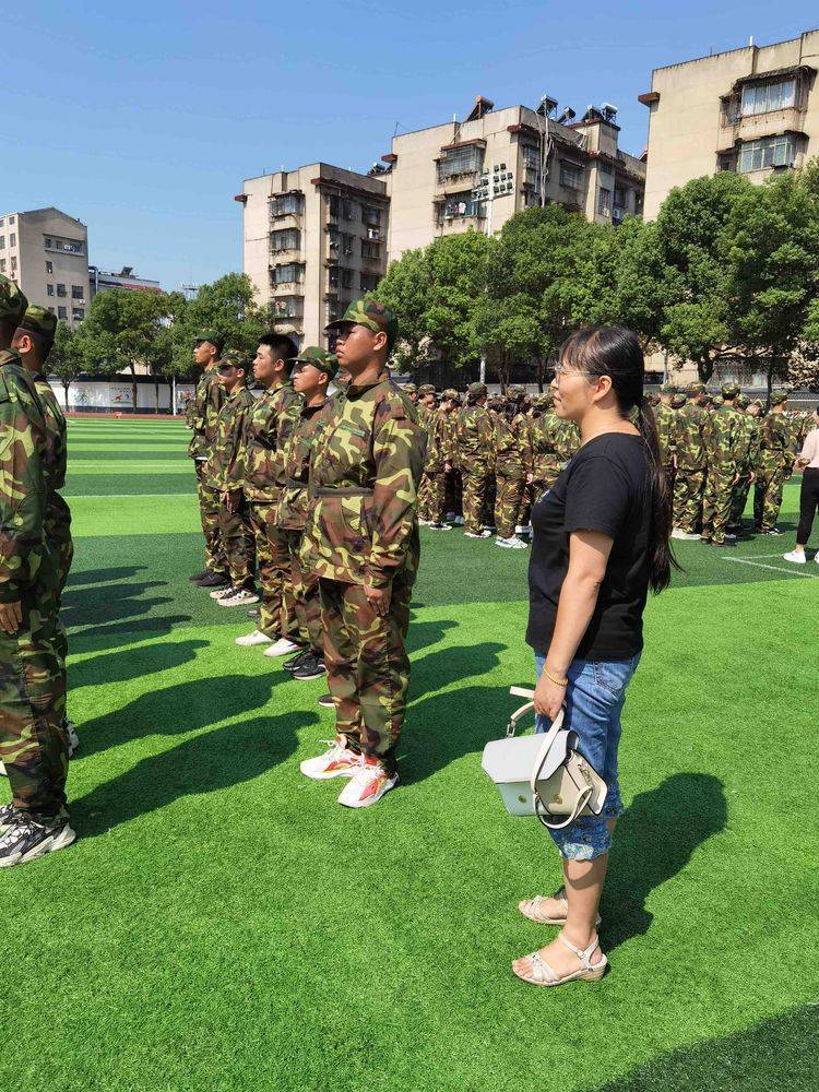 师情润|【湘乡一中军训录】DAY3 军训炼我意志，师情润我心田