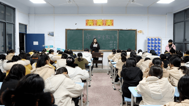 孩子|女童被风筝甩至半空，所幸只是惊吓，群众的举动真的太暖了