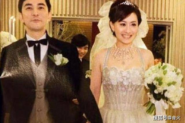 状态|原创46岁陈德容近照曝光，状态极好不显老，因没孩子与富商老公离婚