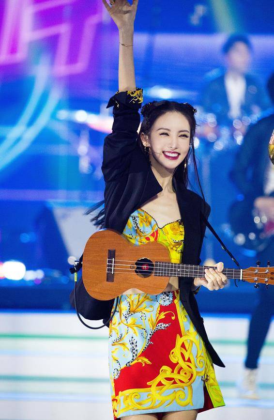 姐姐|原创金晨收粉丝超大勺子：是这辈子收过最大的礼物！