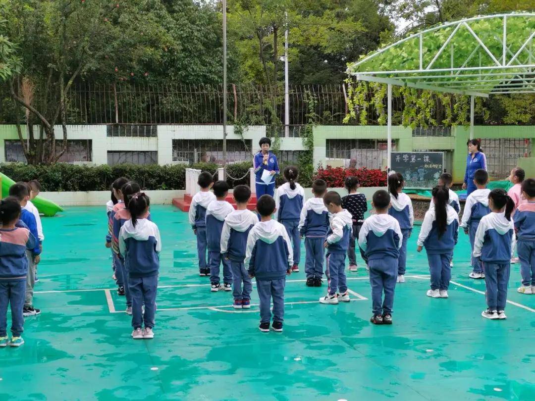 升旗|昆明市西山区春苑幼儿园开学啦！