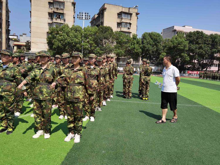 师情润|【湘乡一中军训录】DAY3 军训炼我意志，师情润我心田