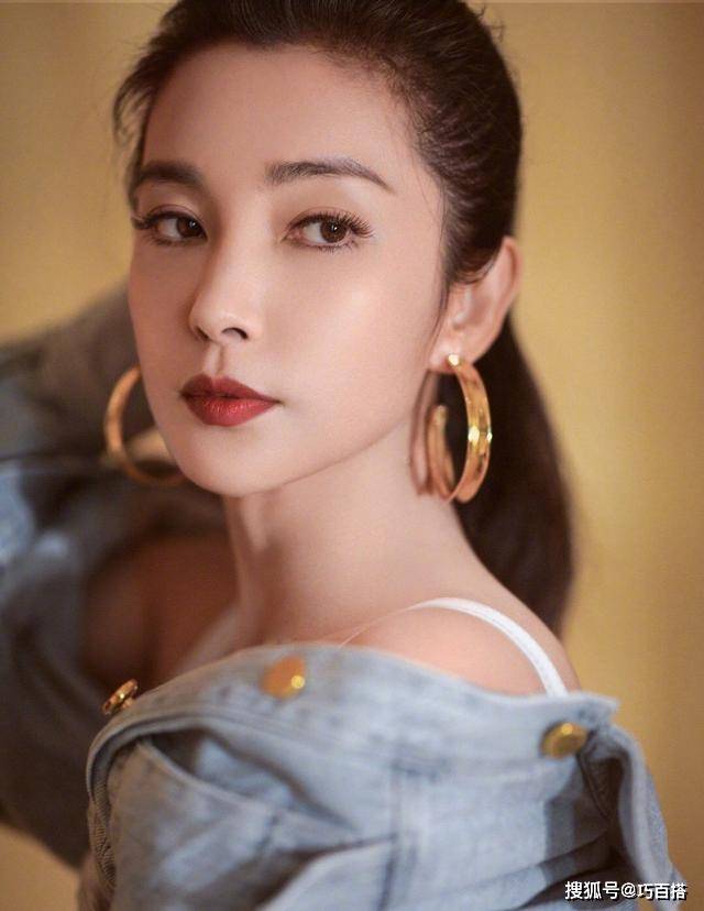 牛仔|47岁李冰冰原来这么美!皮肤吹弹可破,搭配牛仔外套分外减龄