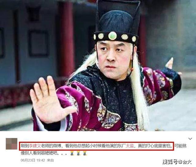 头发|原创60岁＂季昌明＂独自下棋太落寞，却被嘲神神叨叨，头发花白显老态