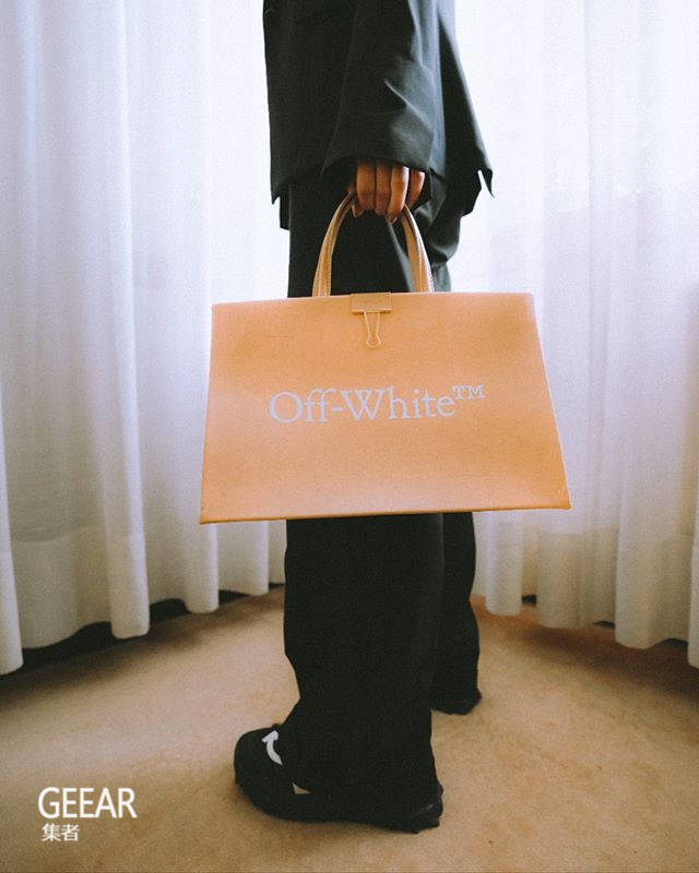 Bag|Off-White将人气手袋换上了裸粉色系，叛逆中展现一丝甜美！