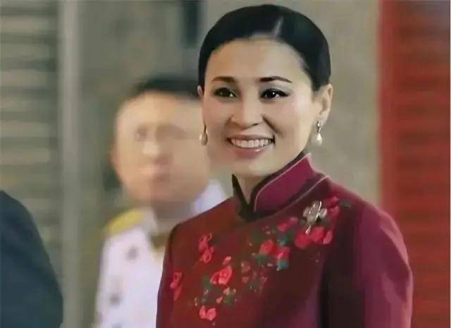 宫斗|原创泰王余情未了？亲迎被废的贵妃还朝，诗妮娜能否成为宫斗冠军？