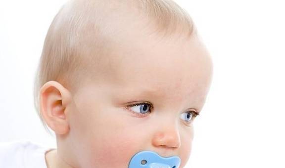 宝宝|就知道该如何做了到底该不该给孩子用安抚奶嘴？看看它的利与弊