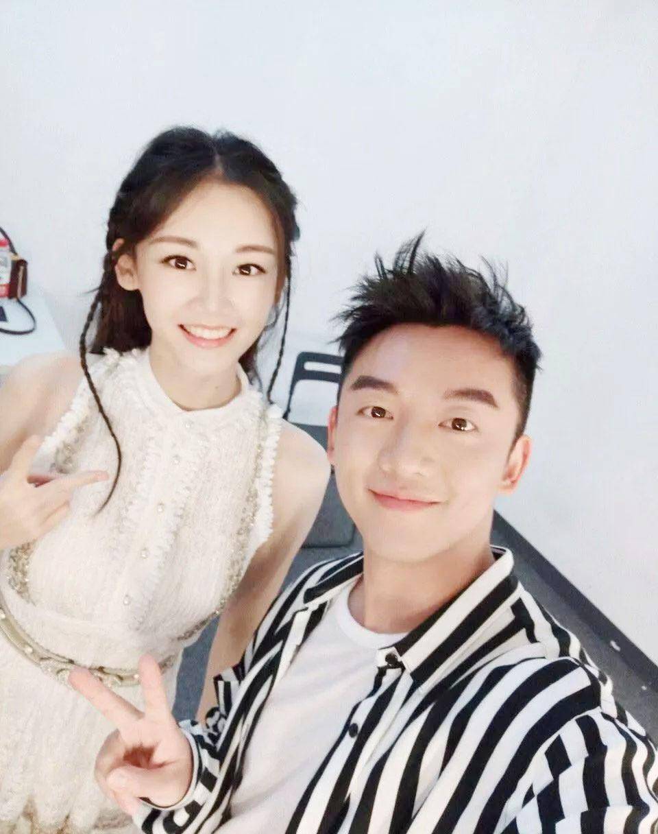 苗苗郑恺最新视频 37d7decb7edd44dea43d376fd4909e39.jpeg