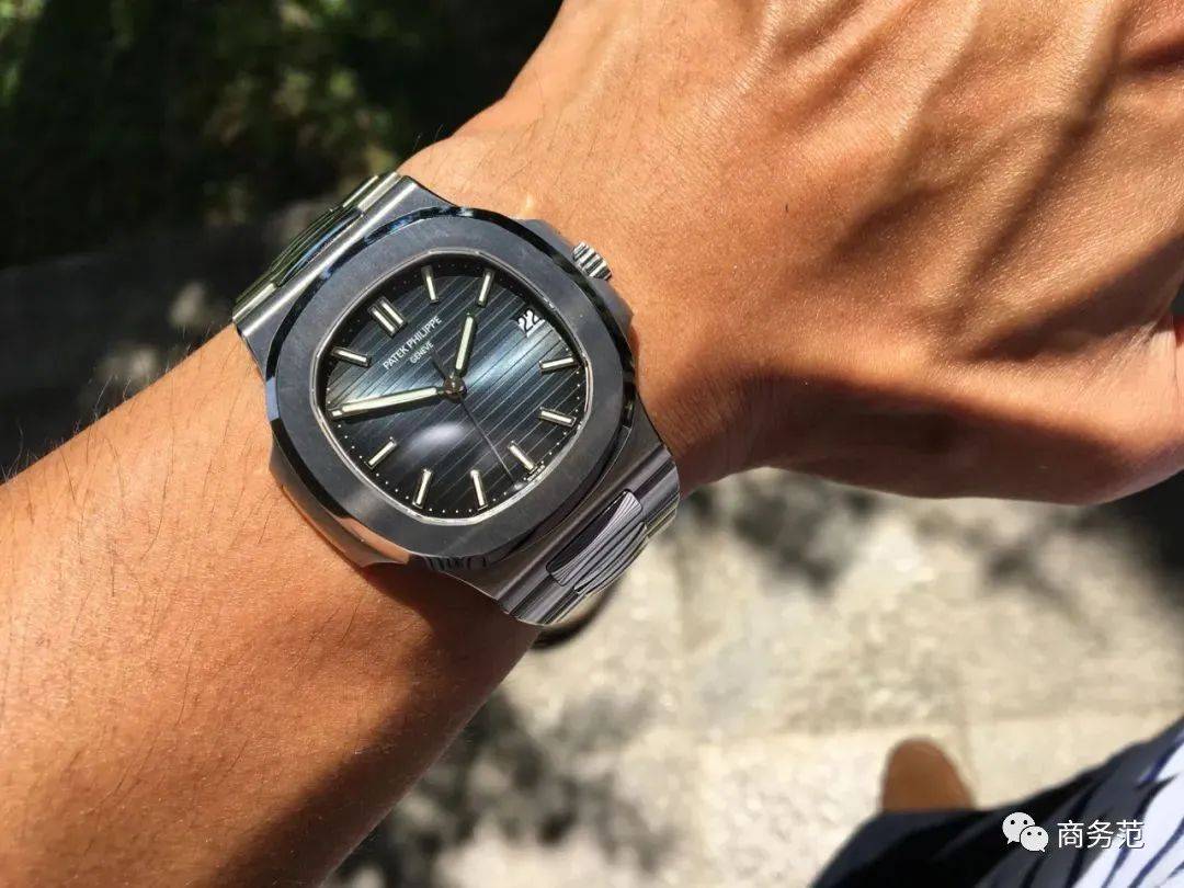 年还|为什么一块钢表几十万，排队10年还买不到？