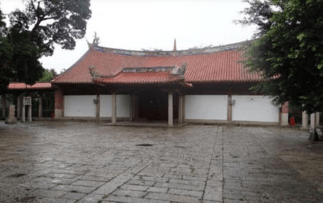 中国十大寺庙排行_我国最佳避暑城市,被评为中国“十大特色休闲城市”,无炎热期