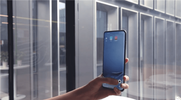 孔屏|屏下摄像头呢？爆料者称小米11可能继续采用挖孔屏