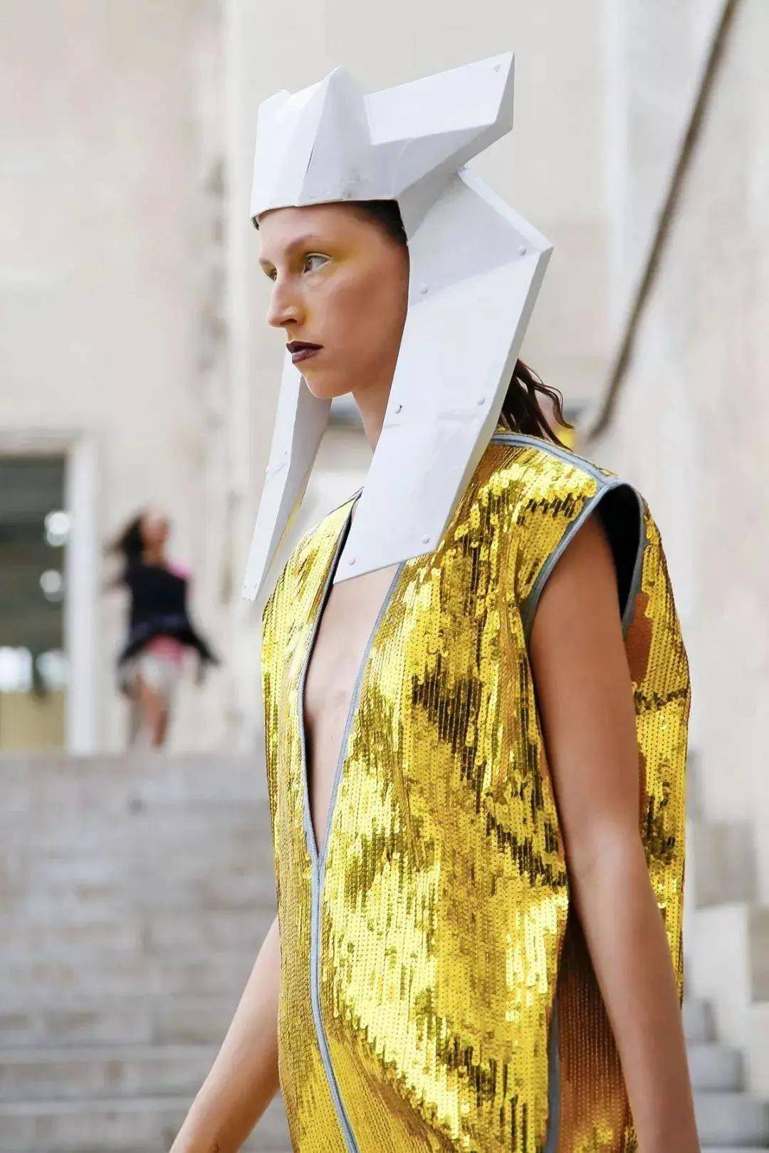 服装|设计灵感 |神秘暗黑的哥特风格