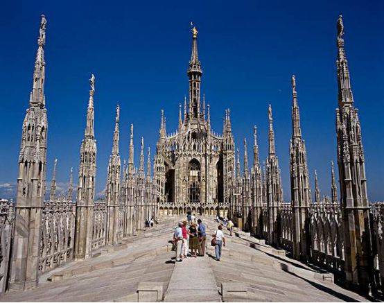 服装|设计灵感 |神秘暗黑的哥特风格