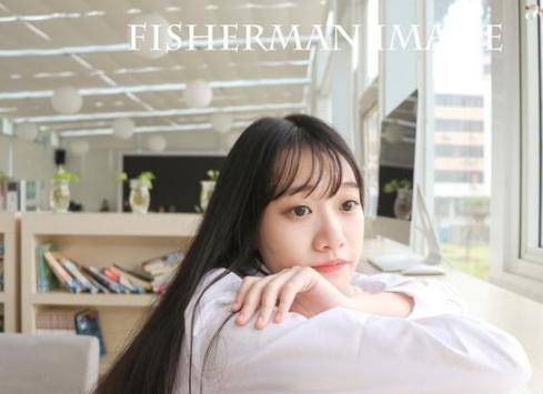 穿着|为什么大学女生穿着很好看，大学女生该如何穿搭？