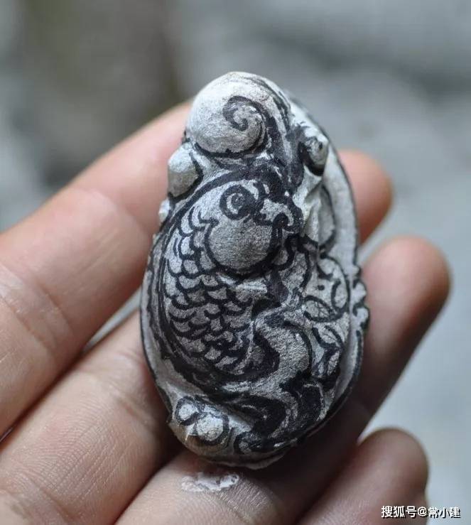 真正的无价之宝石头 f10762144ad24f758595eea6e2bc15a4.jpeg