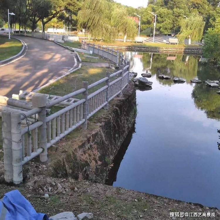 赣州仿竹围栏,赣州仿竹护栏,赣州仿竹栏杆厂家斜坡上的简易安装方法