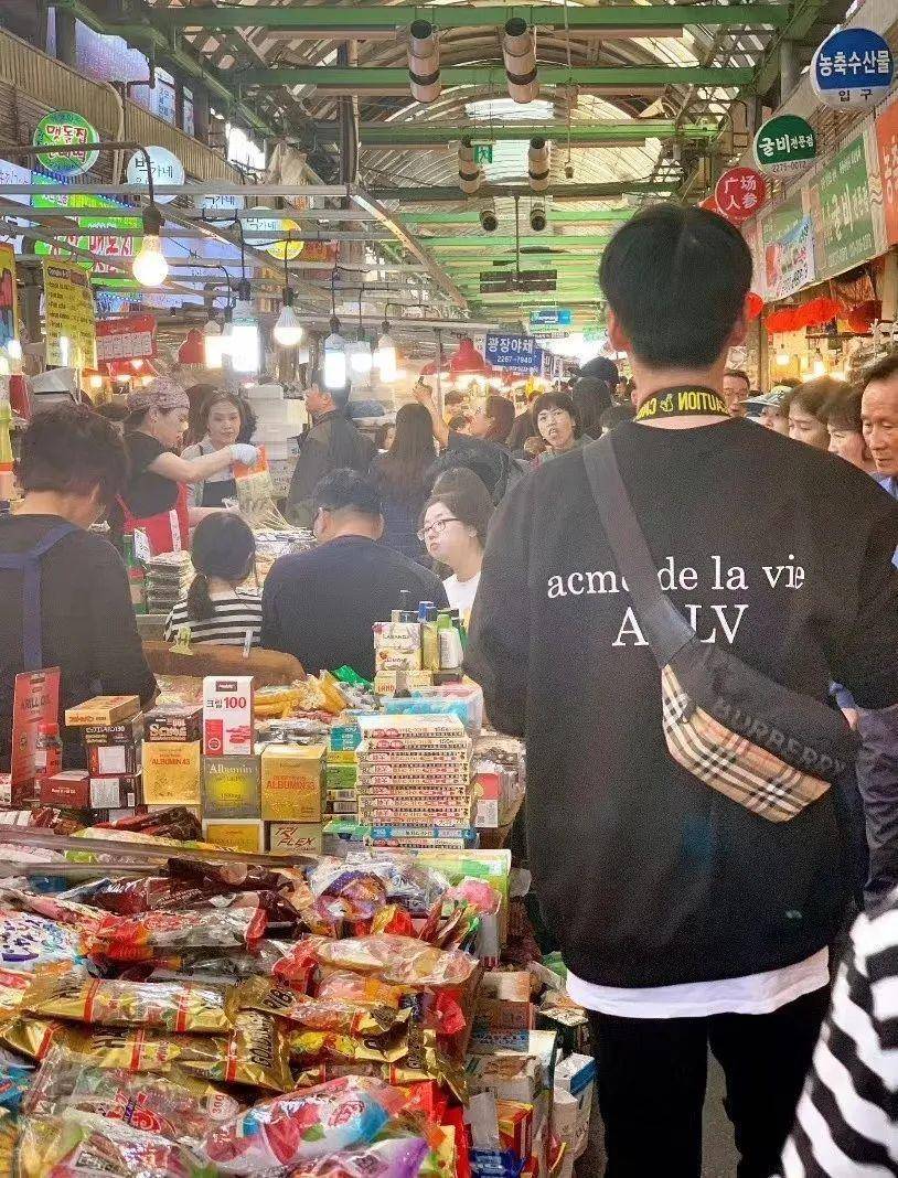 腰包|如果背包是为了炫富，不如全身贴满现金