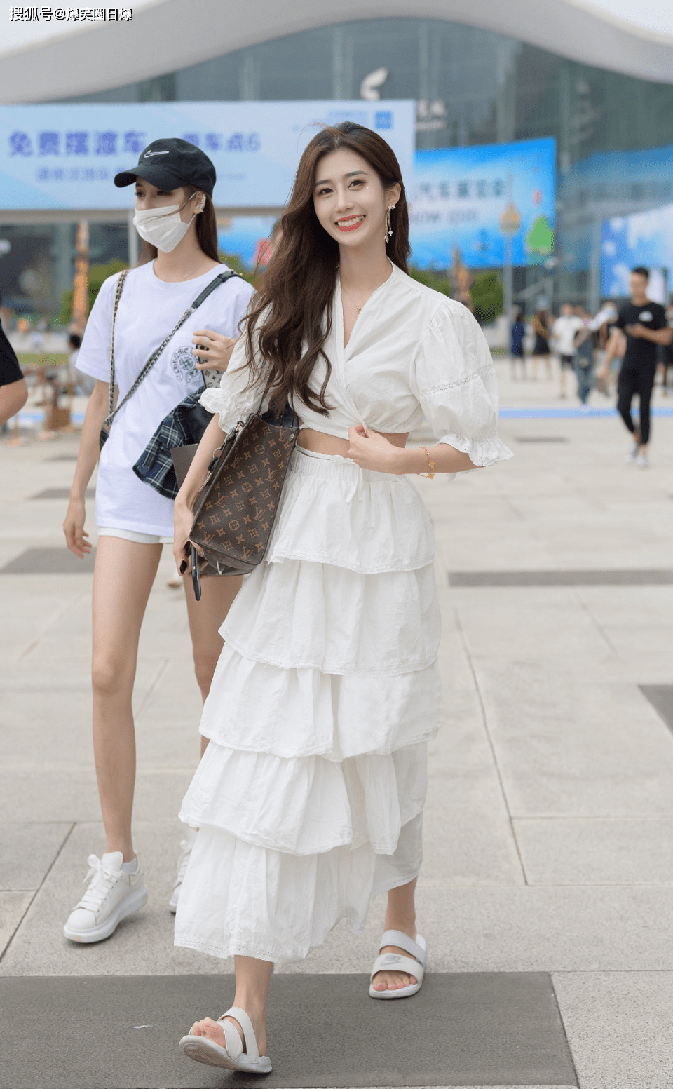 爆笑gif:g妹子功夫厉害呀