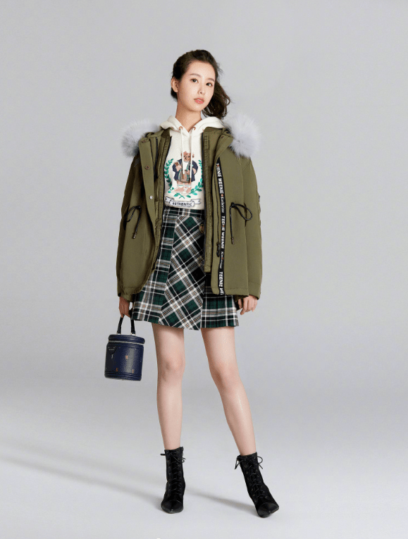 奶茶|陈都灵秀气长发显温柔，长相撞脸“奶茶妹妹”，气质上却差一大截