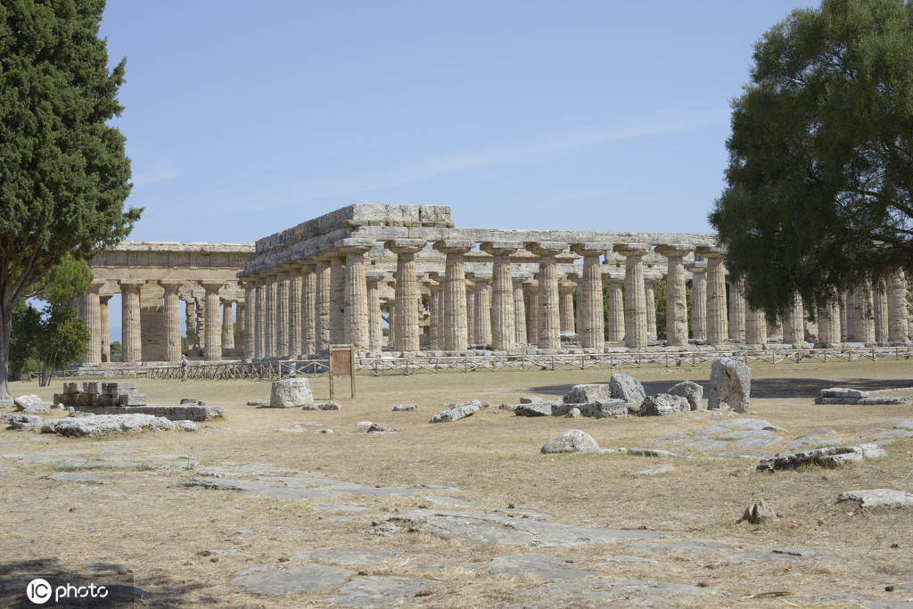 拥有世界上保存最完好的古希腊神庙—帕埃斯图姆