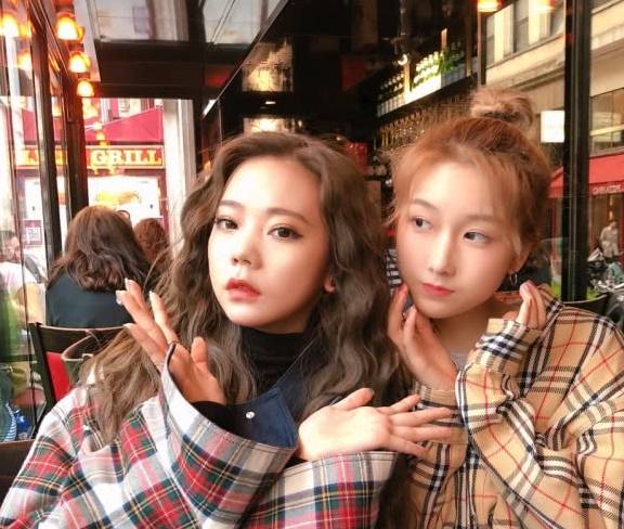 酷美|“火箭少女”紫宁时尚街拍展现酷美女孩范,服装用色出挑引热议